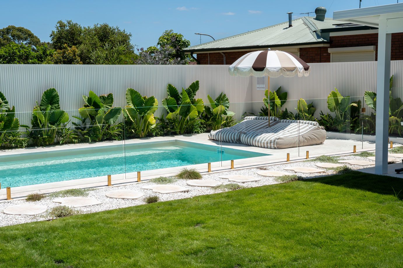 Whitehaven_8m-x-4m_Sandy-Beach-Sparkle-South-Penrith_02.jpg