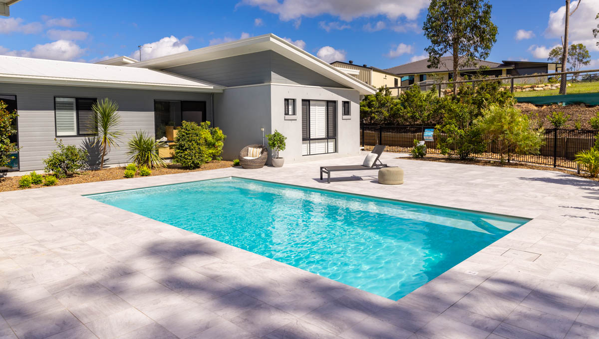 brampton-10.1m-4.4m-royal-alpine-white-shimmer-jimboomba-galleryimage-14-1.jpg