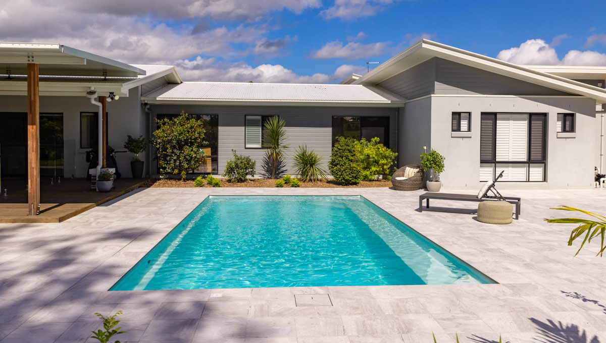 brampton-10.1m-4.4m-royal-alpine-white-shimmer-jimboomba-galleryimage-15-1.jpg