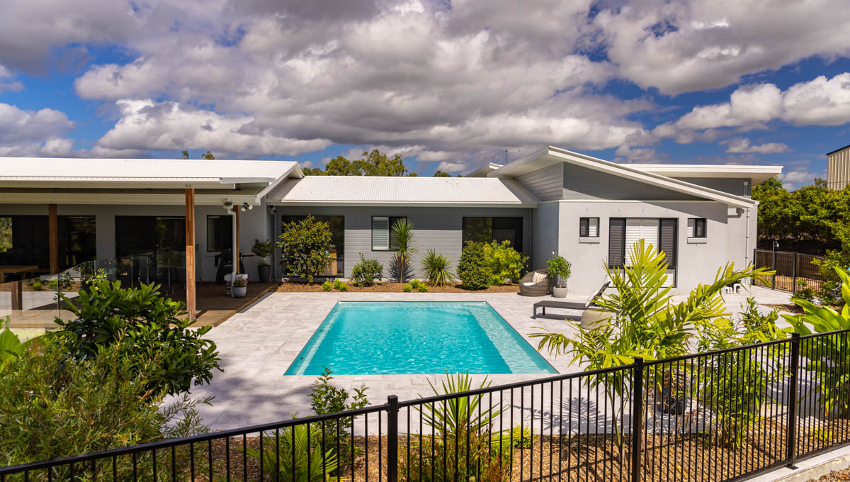 brampton-10.1m-4.4m-royal-alpine-white-shimmer-jimboomba-galleryimage-24-1.jpg