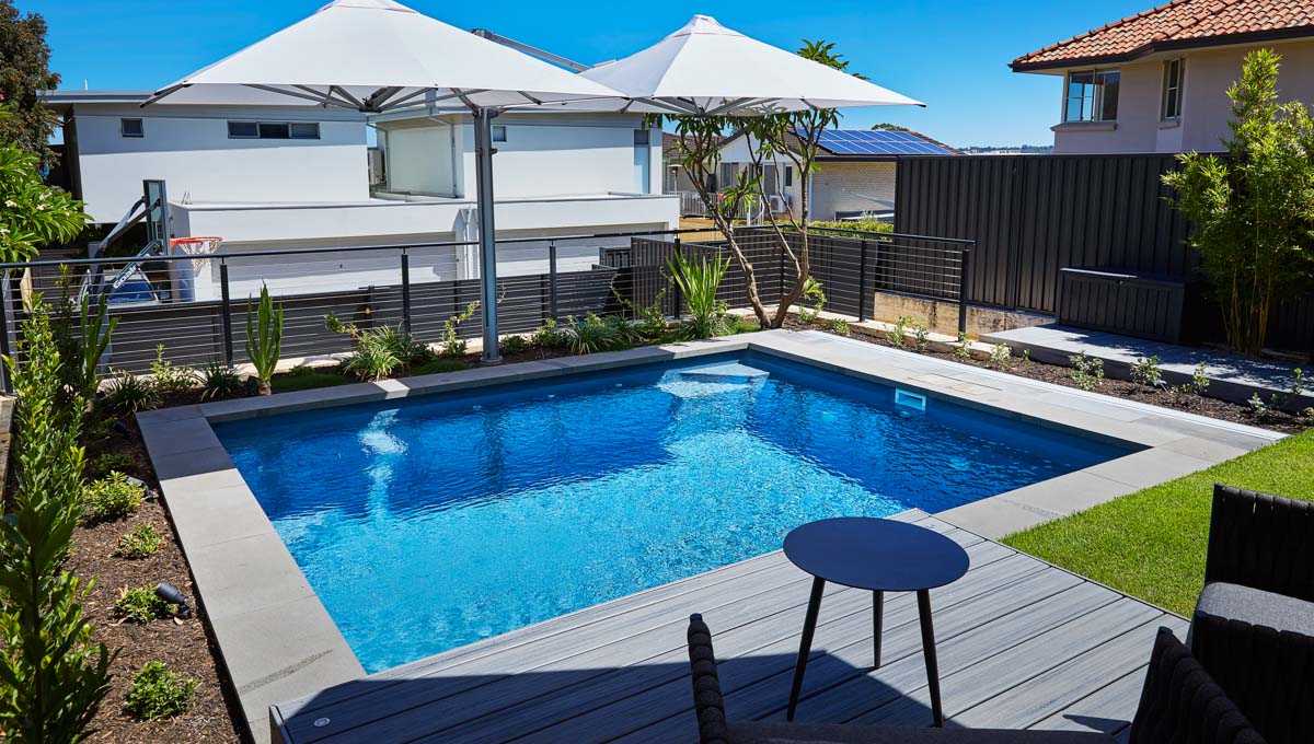brampton-5.2m-4.4m-hampton-grey-shimmer-como-galleryimage-3-1.jpg