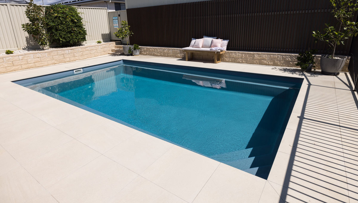 brampton-8.2m-4.4m-hampton-grey-shimmer-warwick-galleryimage-3-1.jpg