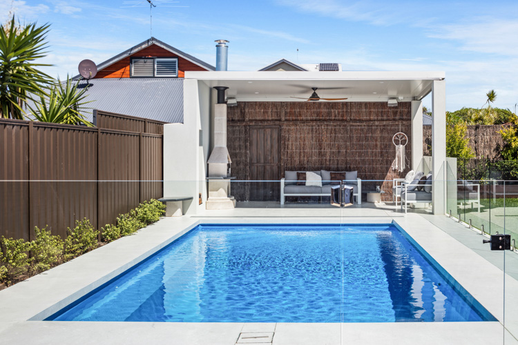 cottesloe-8m-4m-crystal-blue-sparkle-bicton-galleryimage-1.jpg