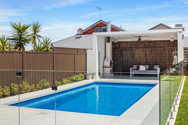 cottesloe-8m-4m-crystal-blue-sparkle-bicton-galleryimage-8.jpg
